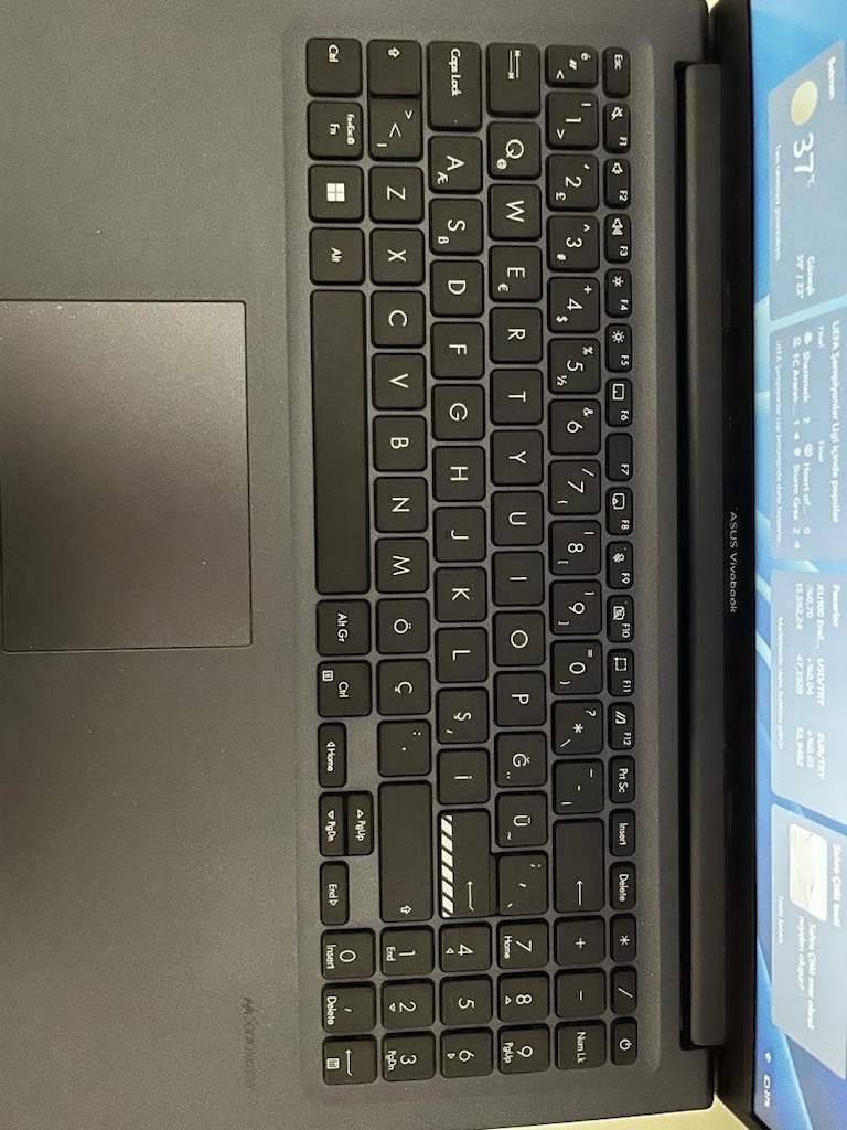 ASUS Vivobook laptop - 8