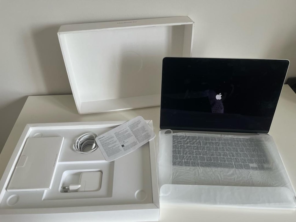 SIFIR AYARINDA MACBOOK AİR M3 15’ 16GB - 4