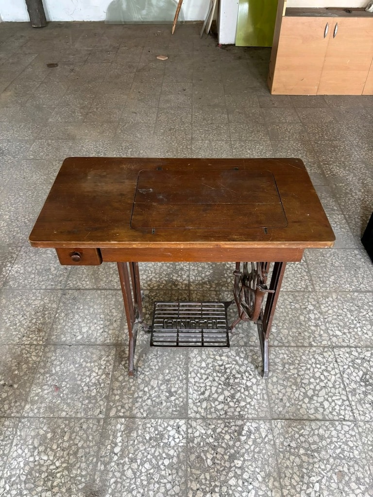 Singer dikiş makinesi masası ile birlikte - 17