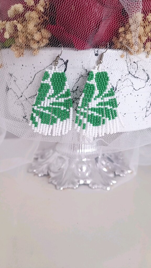Yeşil işlemeli boncuklu mini küpe - 2