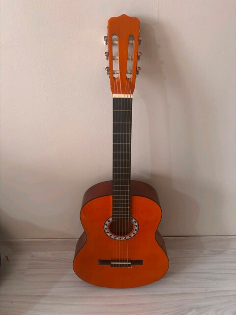 Yeni hiç kullanılmamış Gitar