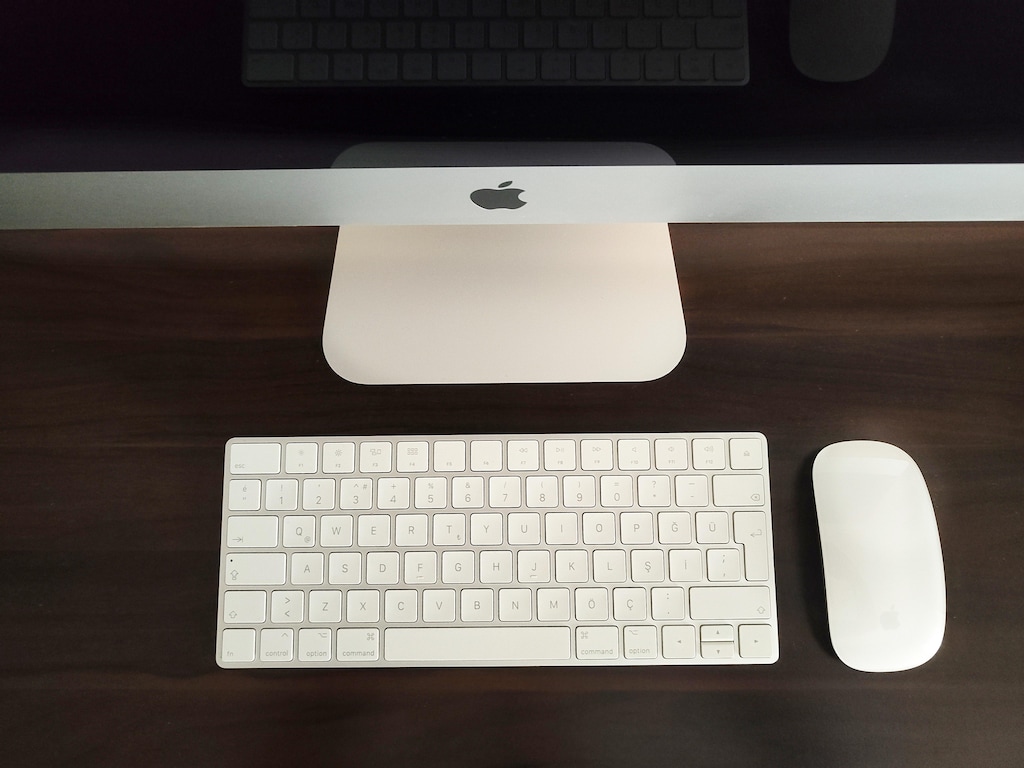 Apple iMac Intel Core i5 24GB 1TB Radeon Pro 570X 27" Retina 5K - 3