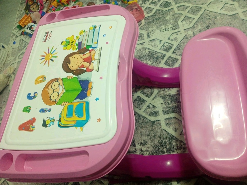 kız çalışma masası - 2