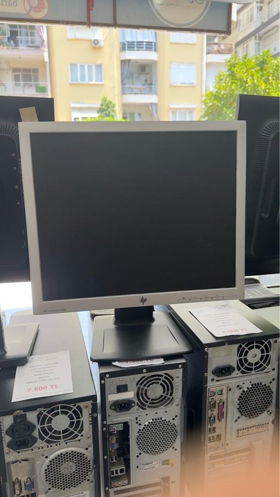 Display Port Çıkışlı Pivot 19 İnç Monitör Hp - 3