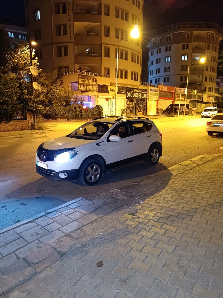 2011 model Nissan Qashqai - 6