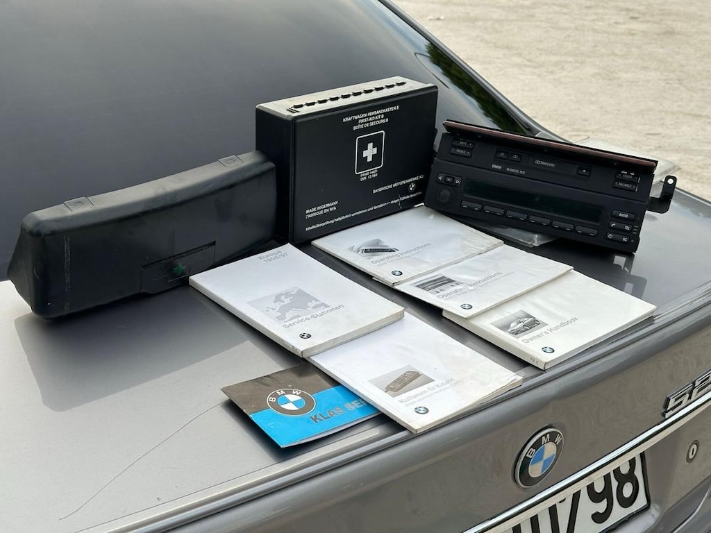 97’ BMW 528i - 11
