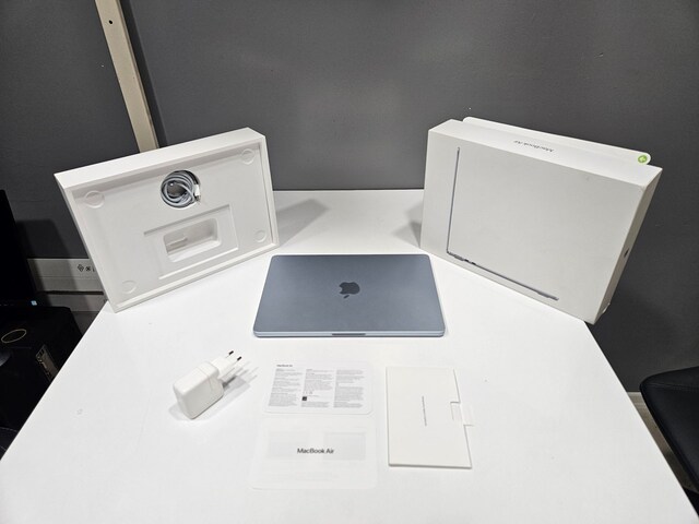 MACBOOK AİR M4 + 13 İNÇ + 16 GB RAM + 15 AY GARANTİLİ