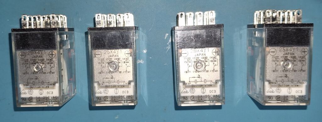 OMRON MY4IN Kontrol rolesi 4 adet + 3 adet soketleri ile.ROLE5 - 4