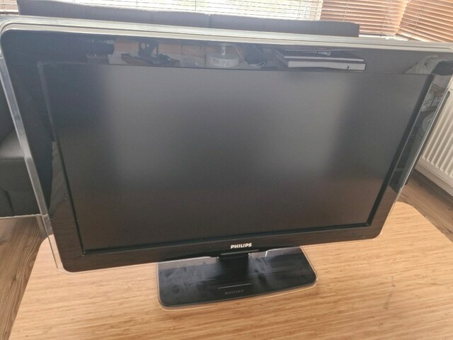 Philips 82ekran 32inc LCD TV