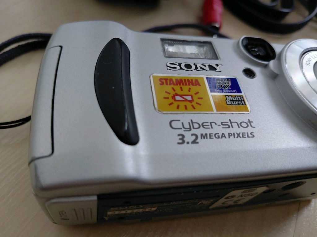 Nostaljik Y2K Sony Cyber-shot 3.2 MP Full Aksesuarlı Set - 6