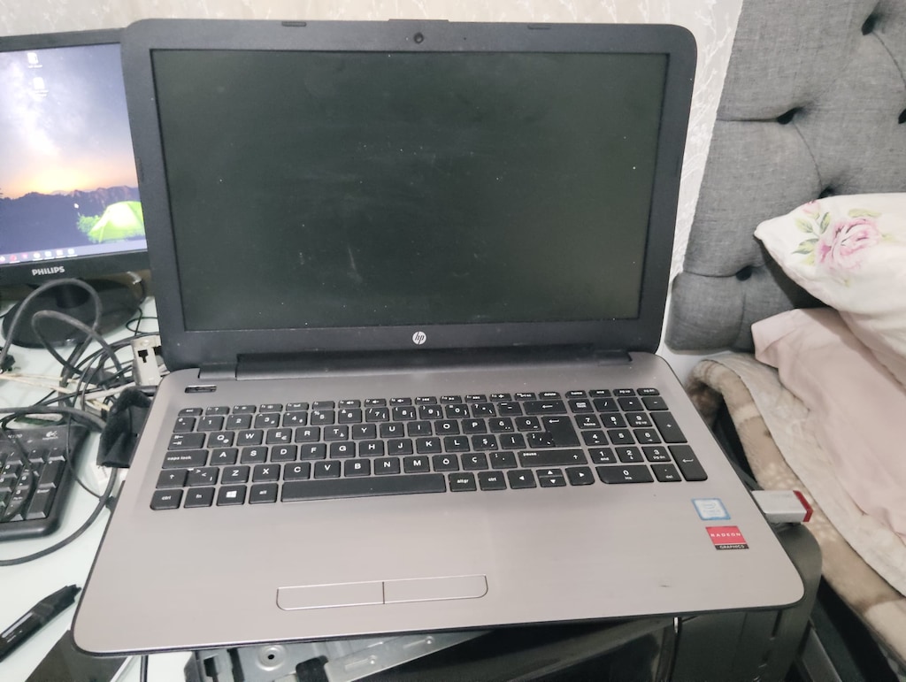 HP 250 G6 i5 7. Nesil 16GB RAM 256 GB SSD AMD RadeonR5 M330 2GB - 3