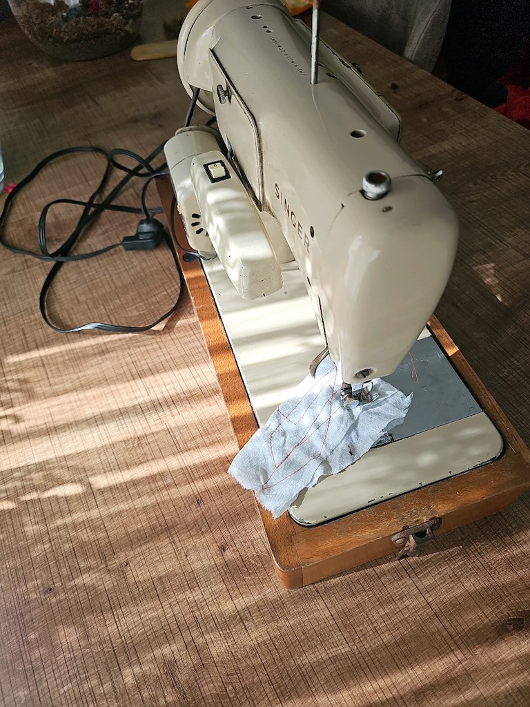 SİNGER ELEKTRİKLİ PEDALLI DİKİŞ MAKİNASI