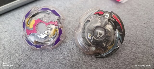PAZARLIKSIZ--BEYBLADE BURST VE FIRLATICILAR TOPLU HALDE SATILIK