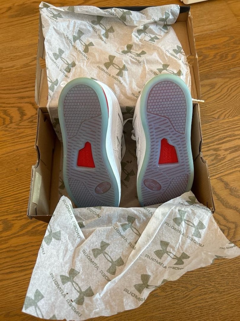 Under Armour W Court 96