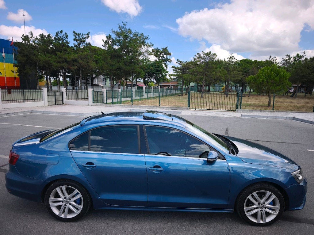 2016 Jetta full sunroof - 3