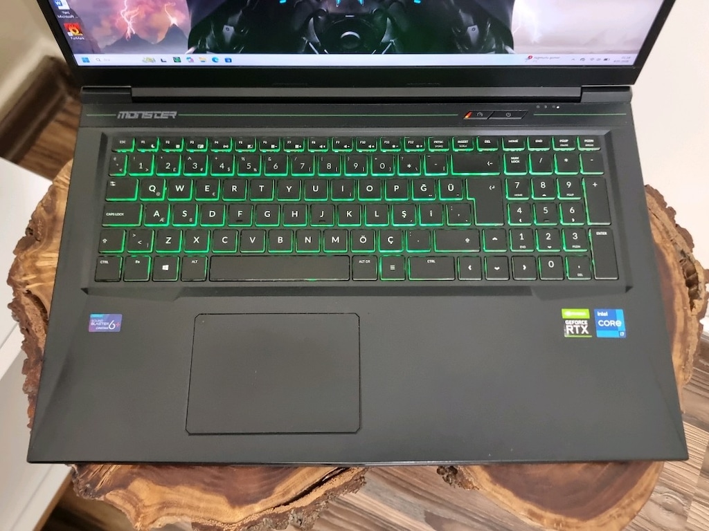 Monster Tulpar 17.3 inch Büyük Ekran i7-11800H RTX 3060 - 7