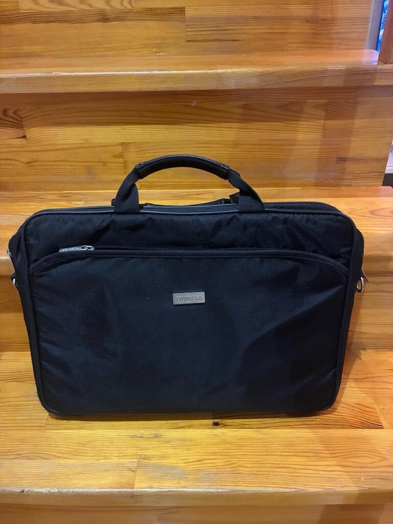 TOSHİBA LAPTOP ÇANTA