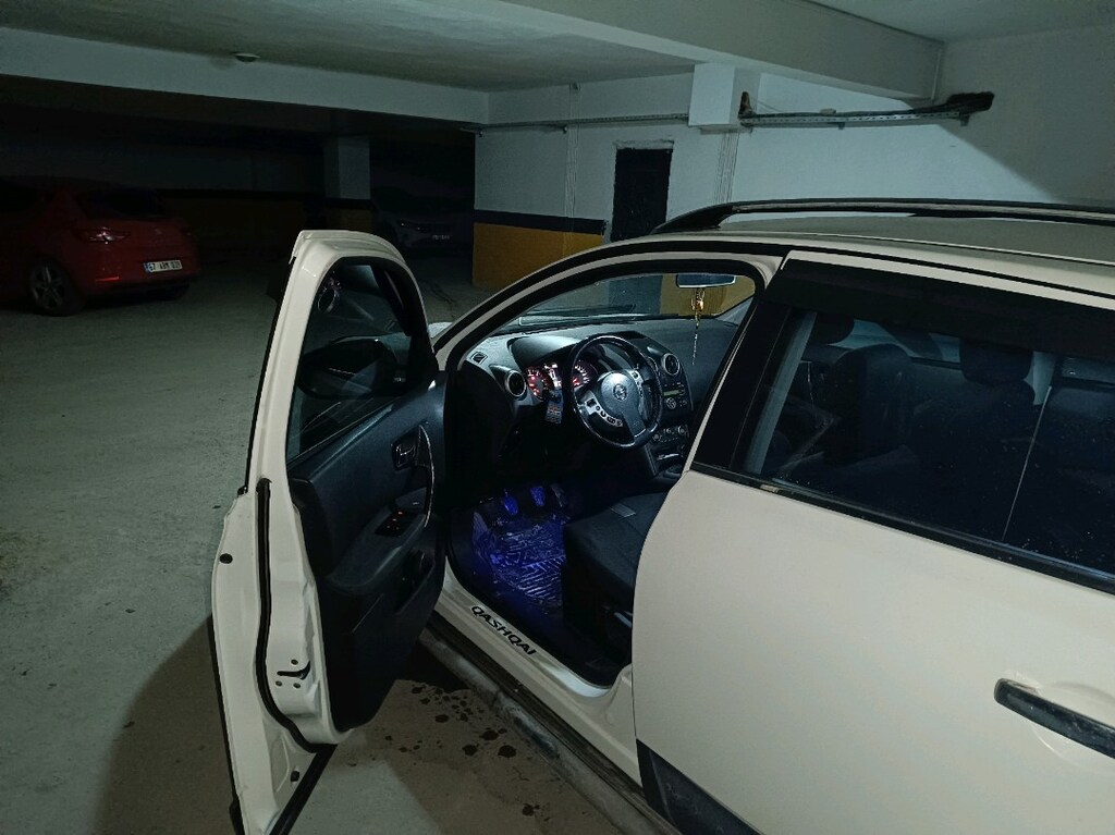 2011 model Nissan Qashqai - 18