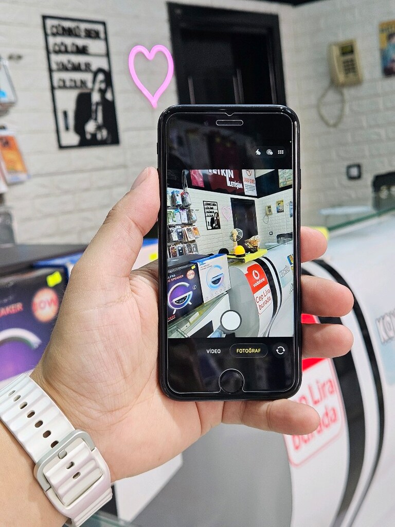 iPhone SE Siyah 64 GB - 3