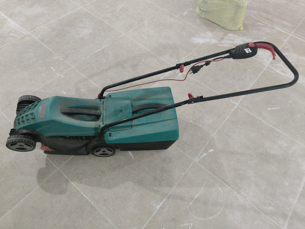 Bosch Elektrikli Çim Biçme Makinesi - 2