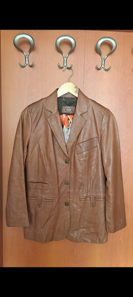 DESA MARKA KADIN DERİ CEKET...