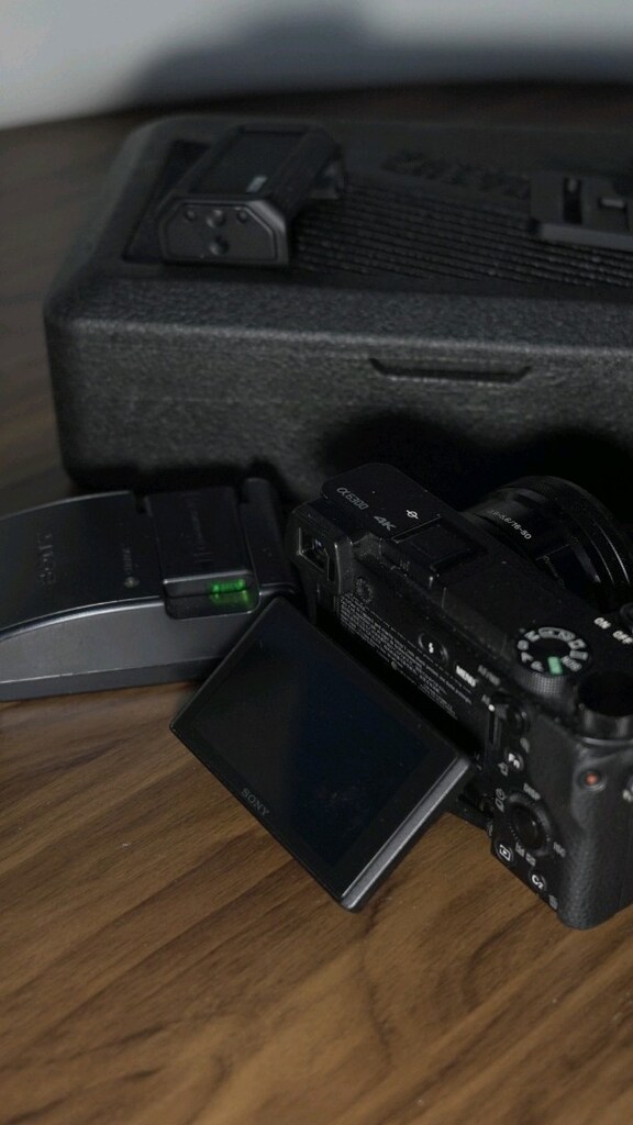 SONY A6300 4K 16-50mm f/3.5-5.6 OSS Kit Lens - 7