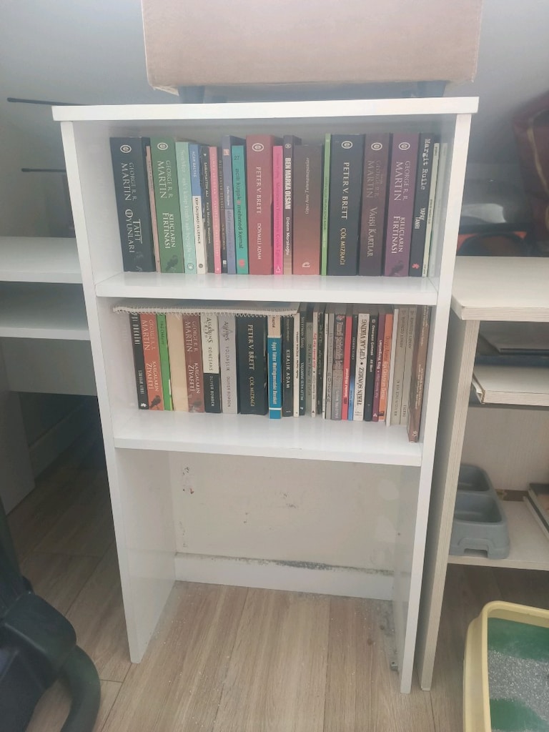 Beyaz Kitaplıklı Çalışma Masası Klavye Sürgülü
