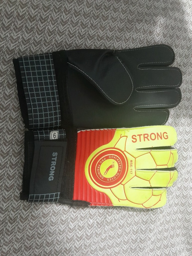 Pek kullanılmamış strong markası amatör kaleci eldiveni 6numara