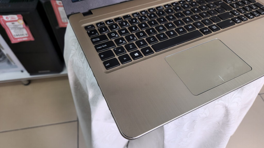 ABT BİLİŞİM – ASUS i5-8250U 12 GB RAM 240 GB SSD MX110 2 GB 15.6" - 3