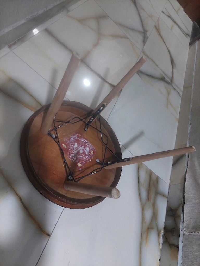 Fiskos sehpa. Çap 50 cm. Yerden yüksekliği 43 cm. Diğeri hediye. - 5