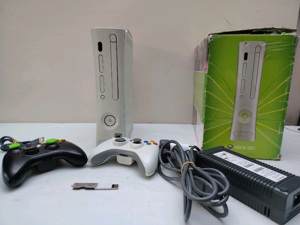 XBOX 360 ARCADE 2 KOLLU KUTULU İÇİ OYUN DOLU - 3
