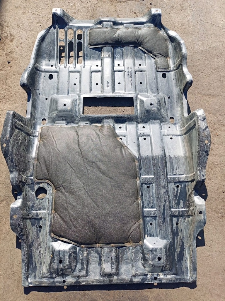 Mitsubishi L200 motor alt Koruma plastiği ikinci el - 12