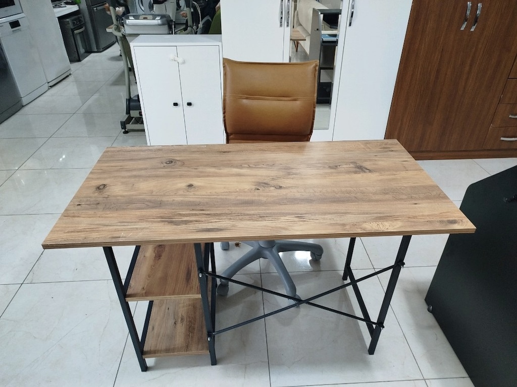 çalişma masası ve dönerli koltuk - 2