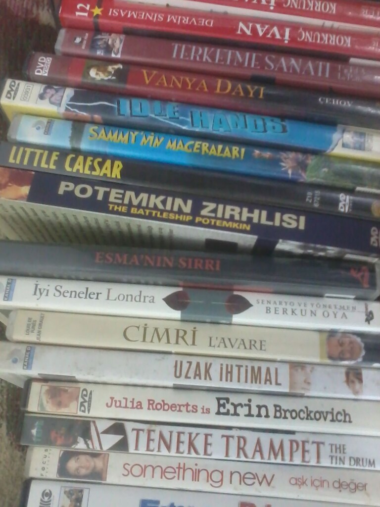 187 FİLM- 119 ADET DVD, 10 BELGESEL. 21 VCD+ 37 erot. FİLM - 8
