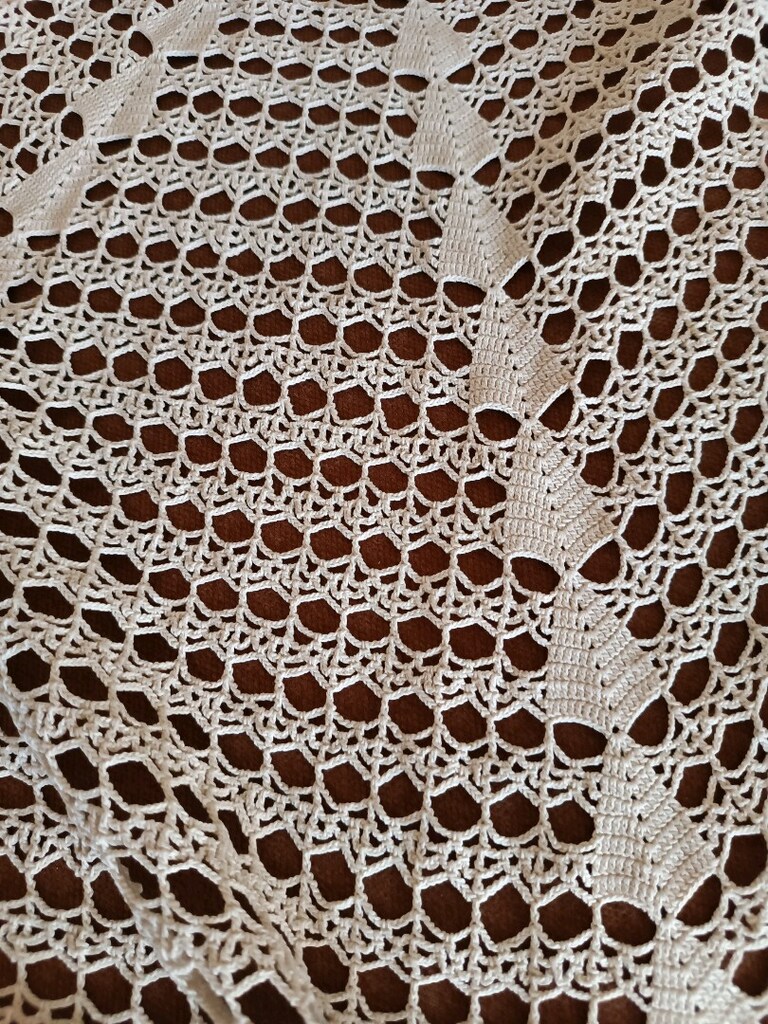 Yuvarlak dantel masa örtüsü - 2
