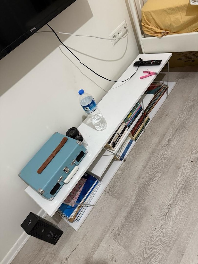 Modern Beyaz TV Ünitesi – Çok Amaçlı Raflı - 3