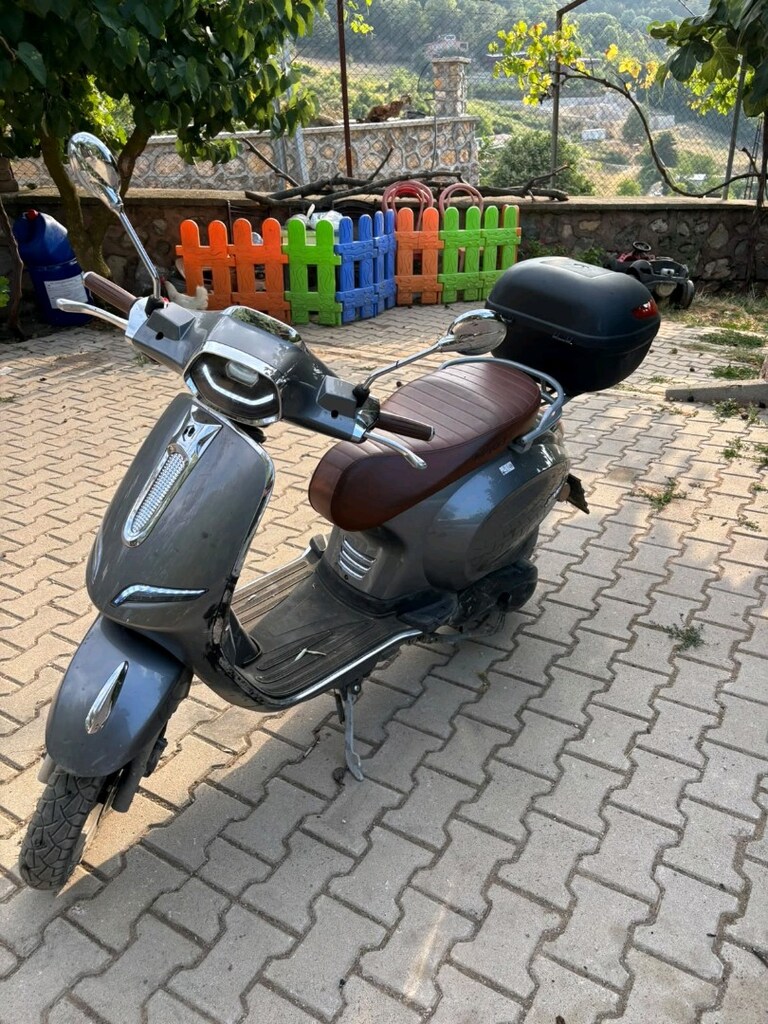 revolt rs6 125 cc scooter - 2