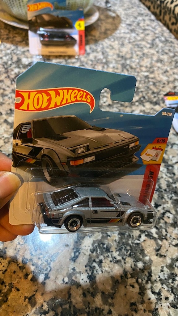 hotwheels 82 Toyota Supra - 3