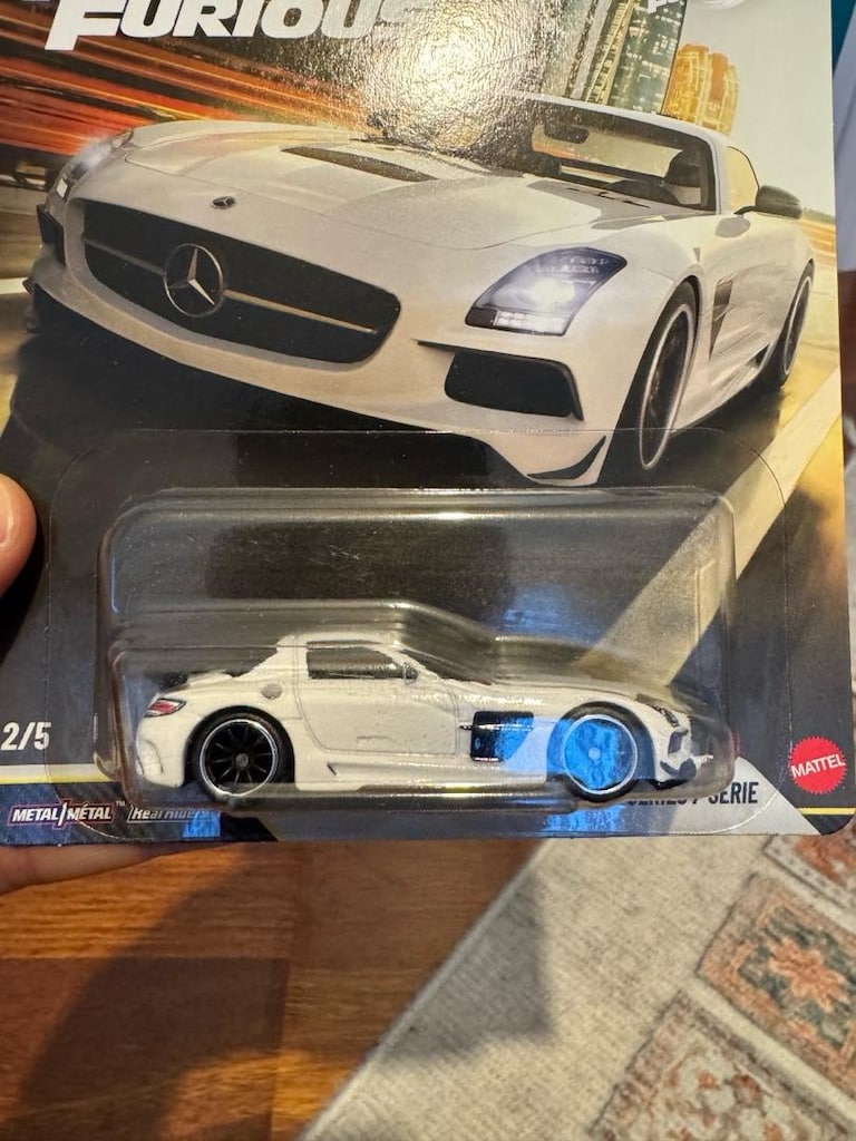 Hot Wheels Mercedes-Benz SLS AMG Coupe - 2