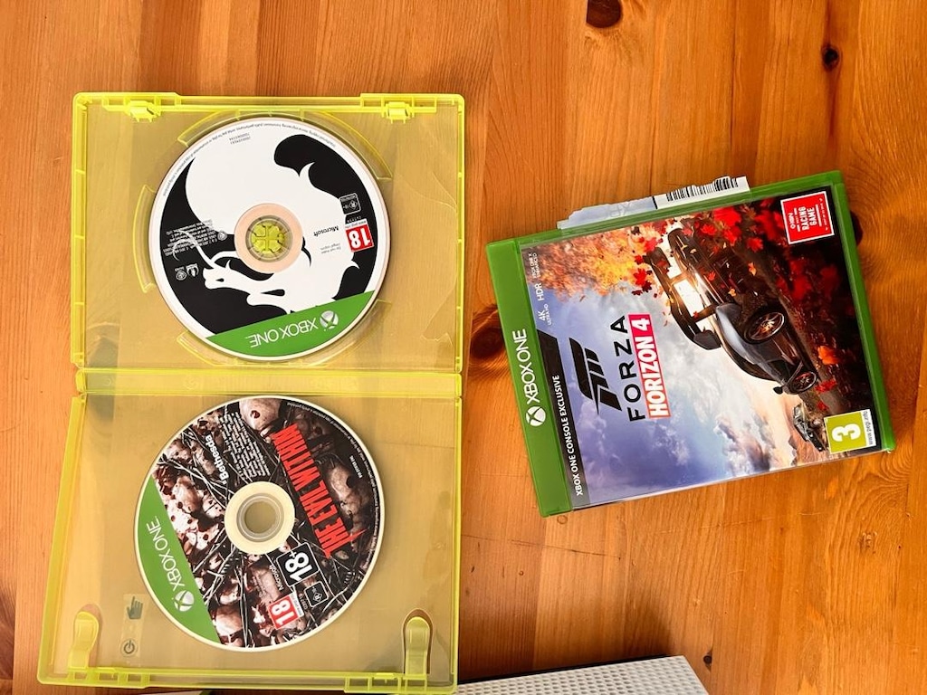 Xbox One S - 4