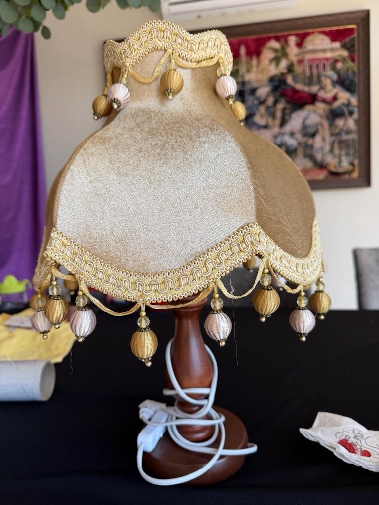ahşap ayaklı vintage abajur