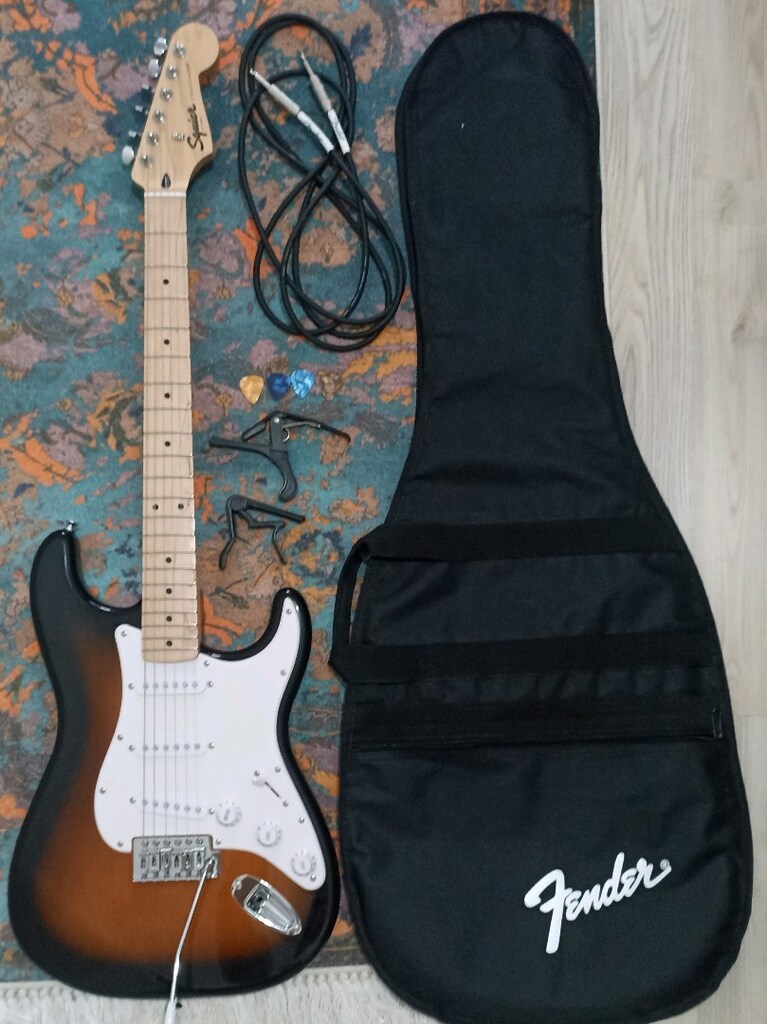 FENDER SQUIER STRAT + BEHRINGER UMC204HD GİTAR SETİ - 2