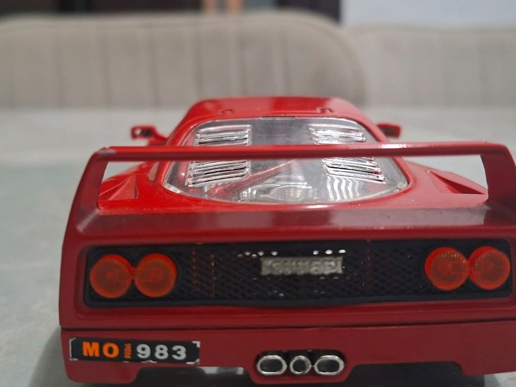 KIRMIZI FERRARİ F40 STANDSIZ KOLEKSİYONLUK - 3