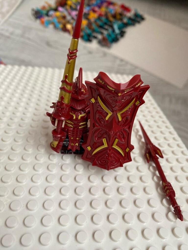 Lego Tower Knight altın minifigürü - 9