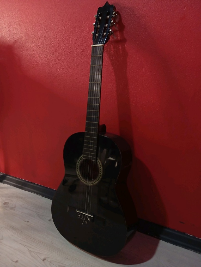 Şık Siyah Klasik Gitar – Uygun Fiyat! - 2