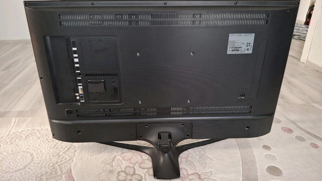 Samsung 43’’ 109 cm UHD Smart TV - 2
