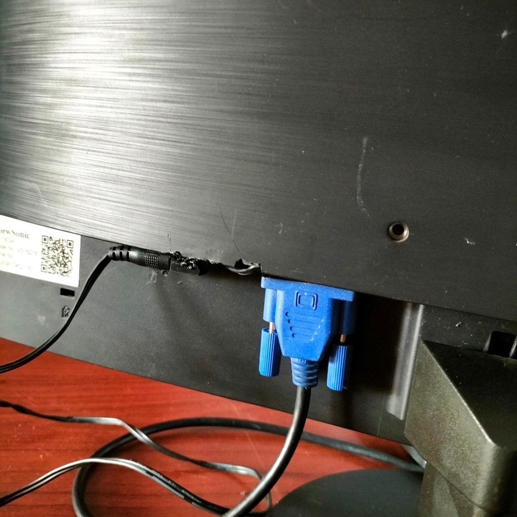Viewsonic 19 inch VGA girişli LED monitör.12 volt adaptöre çevrilmiş. - 5