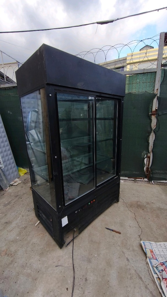 Siyah Camlı Teşhir Dolabı / Rejimat – 200x80x120 - 16