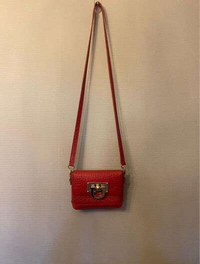 DKNY kol çantası
