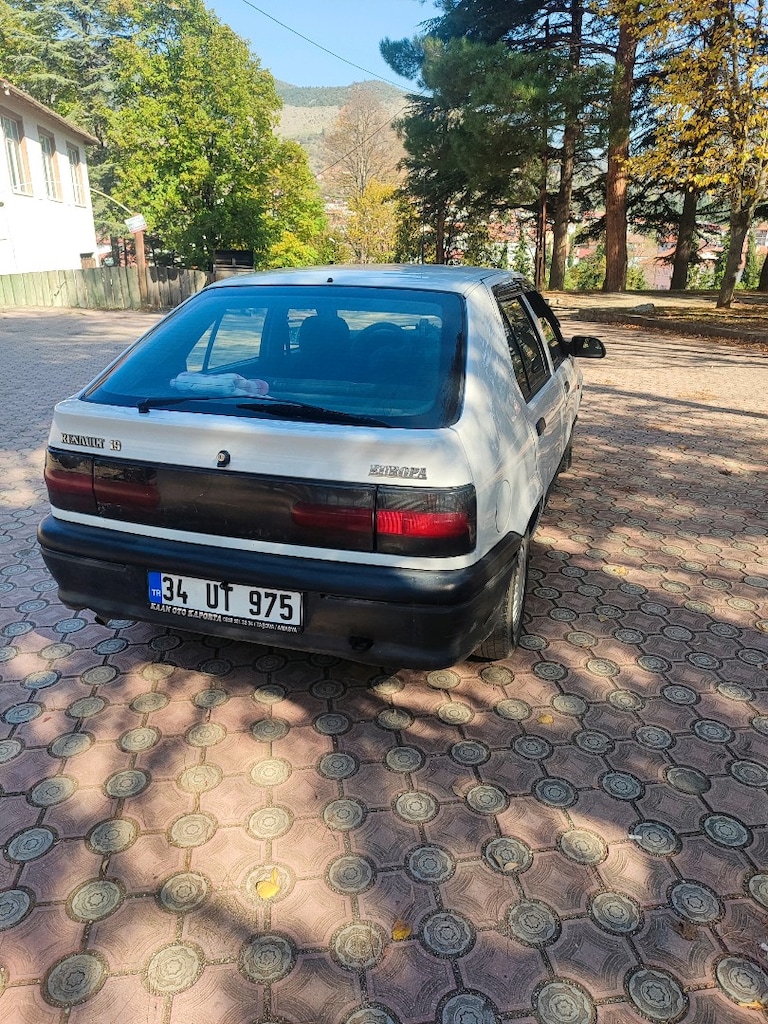 Acil son fiyat 230.000 Renault europa 19 1.4 RN 97 model temiz kacırma - 16
